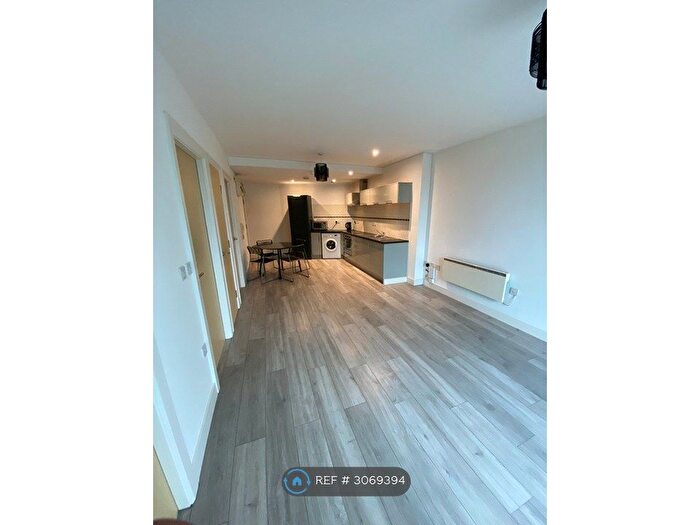 2 Bedroom Flat To Rent In Radcliffe House, Manchester, M11