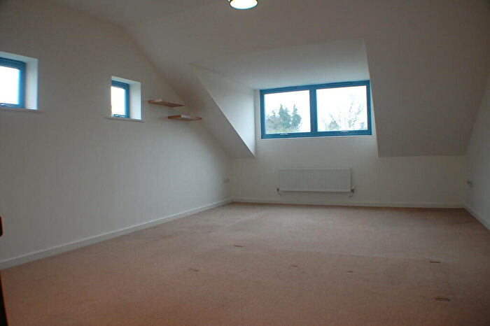 2 Bedroom Flat To Rent In Chudleigh Road, Exeter, EX2