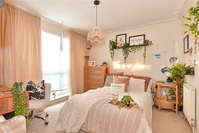 4 Bedroom Detached House For Sale In Booth Close, Snodland, Kent, ME6