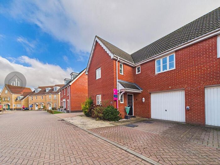 4 Bedroom Semi-Detached House For Sale In Frenesi Crescent, Bury St. Edmunds, IP32