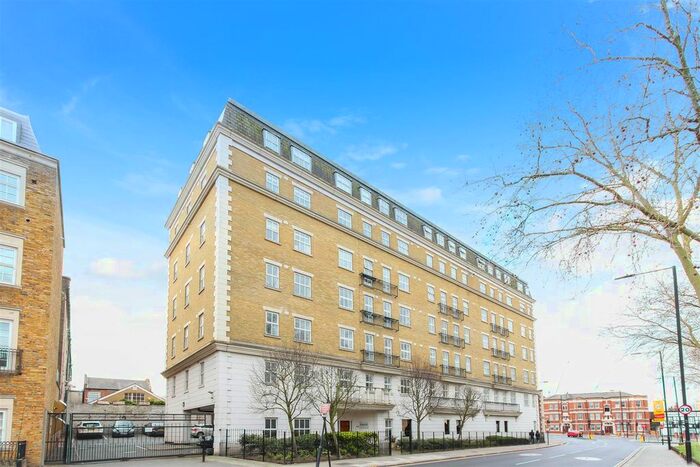 1 Bedroom Flat To Rent In St Pauls Court, Clapham Park Road, SW4