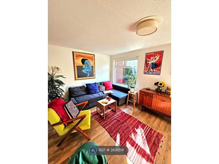 3 Bedroom Maisonette To Rent In Culvert Road, London, N15