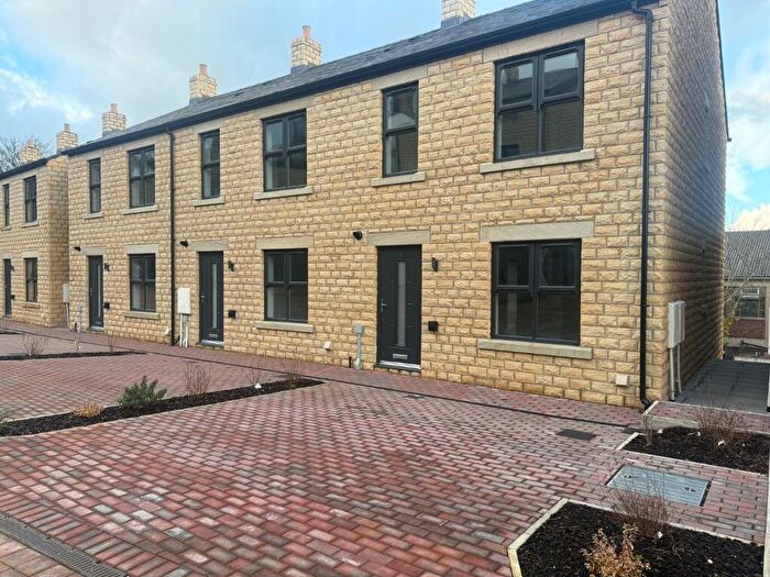 4 Bedroom Terraced House To Rent In Corn Mill Court, High Peak, Derbyshire, SK22