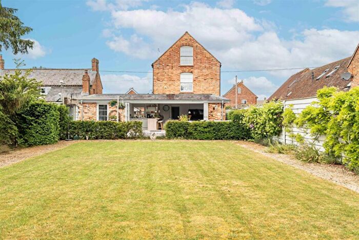 4 Bedroom Detached House For Sale In Oakley, Buckinghamshire, HP18