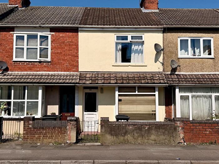 3 Bedroom Terraced House For Sale In Ferndale Road, Swindon, SN2