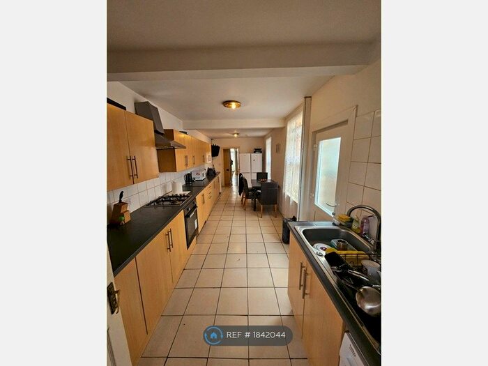 4 Bedroom Terraced House To Rent In Manor Road, Rugby, CV21