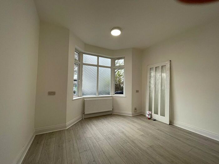 2 Bedroom Terraced House To Rent In College Gardens, Edmonton, N18