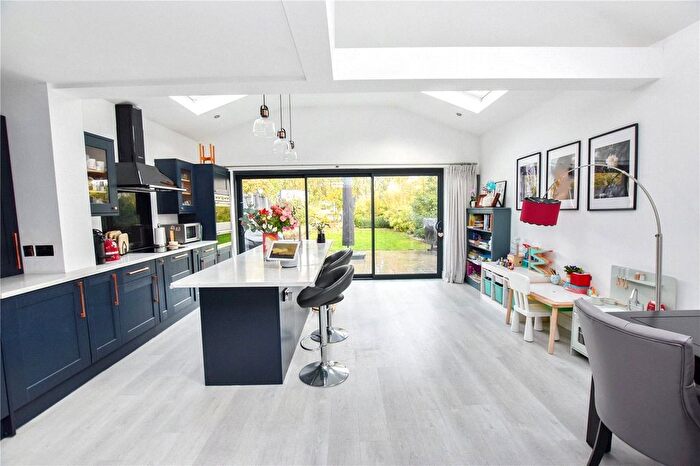 3 Bedroom Semi Detached House For Sale In Oaklands Road, Bexleyheath, DA6