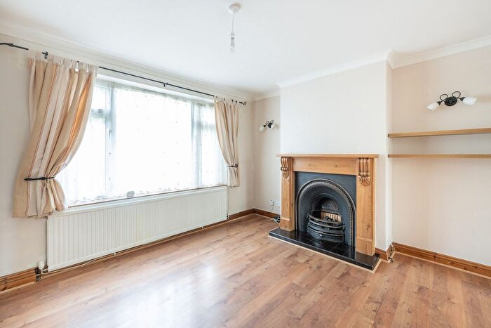 3 Bedroom Semi Detached House For Sale In Glenister Road, Chesham, HP5