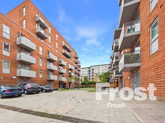 2 Bedroom Apartment To Rent In Petersfield Avenue, Slough, Berkshire, SL2