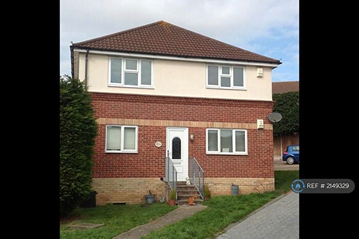 2 Bedroom Flat To Rent In Downs Grove, Basildon, SS16