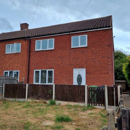 3 Bedroom House To Rent In Coronation Road, Atherstone, CV9