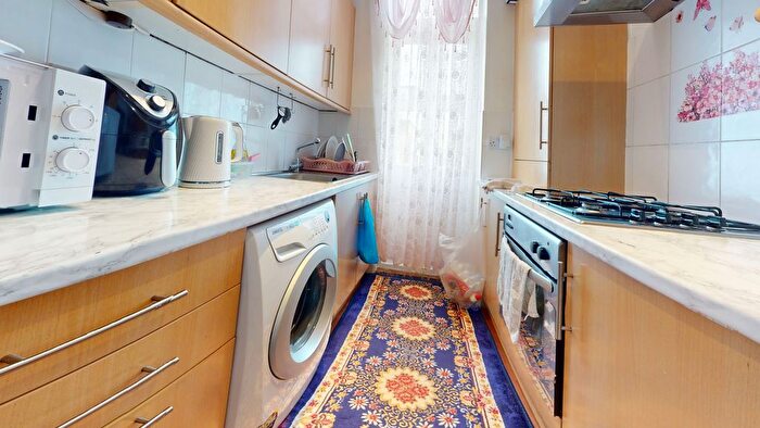 3 Bedroom Property To Rent In Grayscroft Road, London, SW16