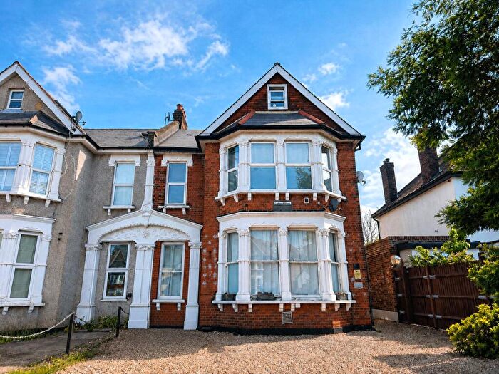 2 Bedroom Flat For Sale In Bromley Road, London, SE6