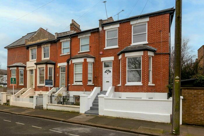 4 Bedroom Property To Rent In Thornfield Road, Shepherds Bush, W12