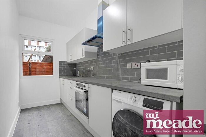 2 Bedroom Flat To Rent In Mile End Road, Mile End, E3