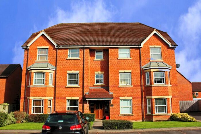 2 Bedroom Flat To Rent In Dey Croft, Warwick, CV34