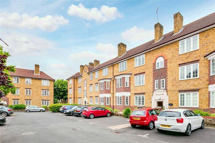 2 Bedroom Flat To Rent In Tower Court, Frogmore, SW18
