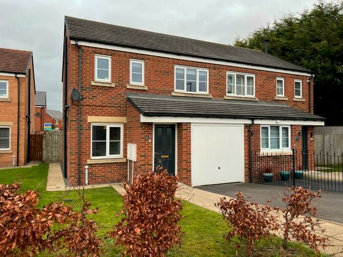 3 Bedroom Semi-Detached House For Sale In Gresley Drive, Shildon, DL4
