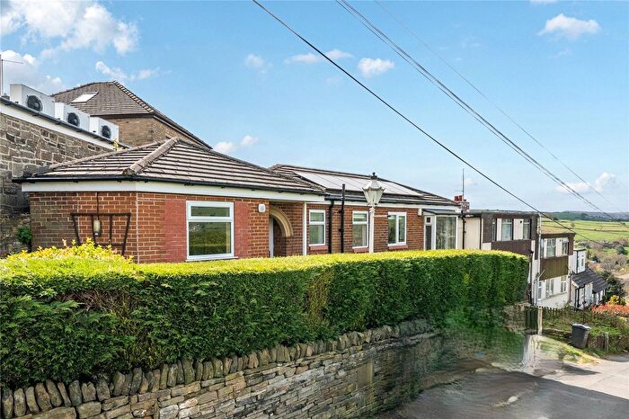 2 Bedroom Bungalow For Sale In Tommy Lane, Linthwaite, Huddersfield, West Yorkshire, HD7