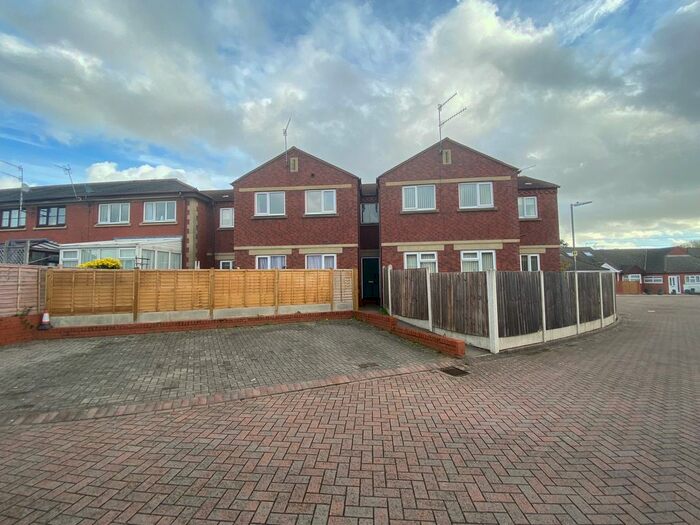 2 Bedroom Flat To Rent In Exbury Place, Worcester, WR5