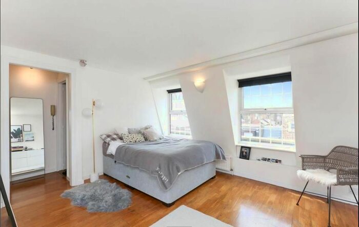 Studio To Rent In Upper Berkeley Street, Marylebone, London, W1H