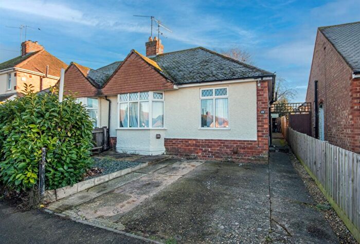 2 Bedroom Semi-Detached Bungalow For Sale In Bryant Road, Kettering, NN15