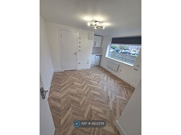 Studio To Rent In Elizabethan Close, Stanwell, Staines-Upon-Thames, TW19