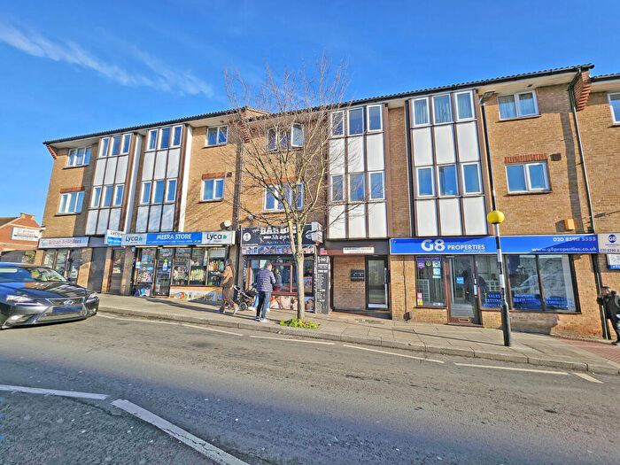 2 Bedroom Apartment To Rent In Ravenings Parade, Ilford, Greater London, IG3