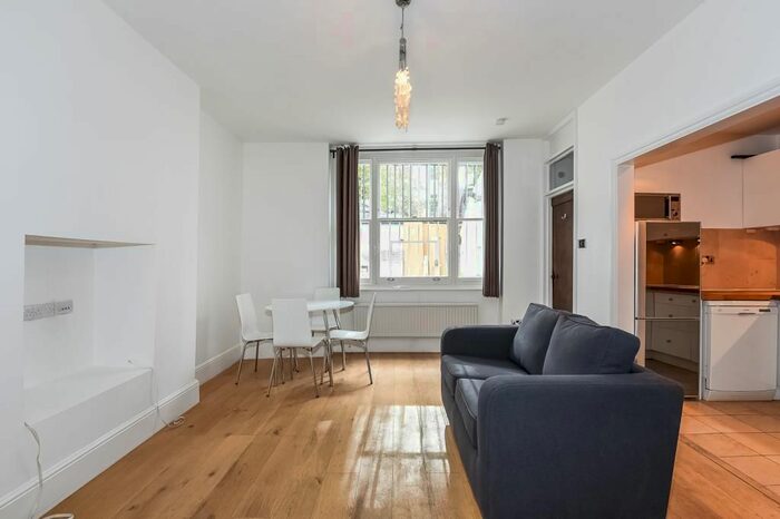 2 Bedroom Flat To Rent In St. Stephens Gardens, Bayswater, W2