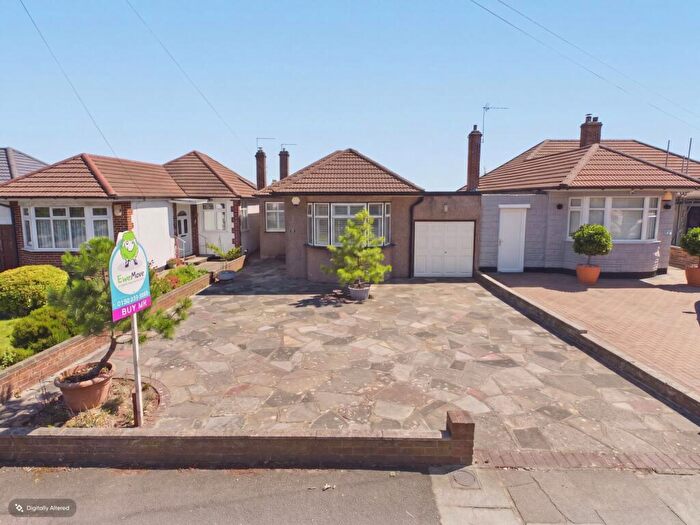 2 Bedroom Detached Bungalow For Sale In Little Heath Road, Bexleyheath, Kent, DA7
