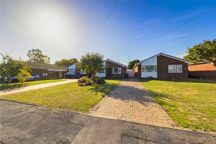 2 Bedroom Detached Bungalow To Rent In Tythe Piece, Fenstanton, Huntingdon, Cambridgeshire, PE28