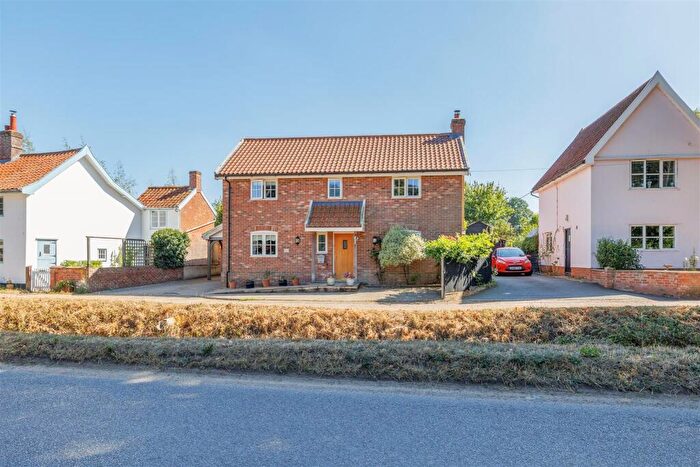 4 Bedroom Detached House For Sale In The Causeway, Peasenhall, IP17