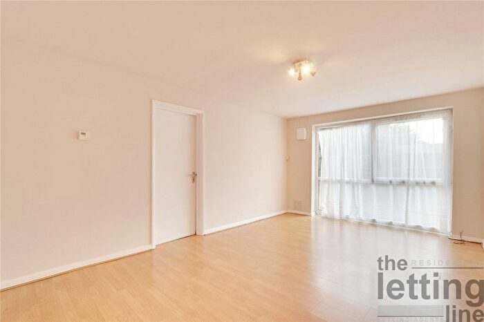 1 Bedroom Flat To Rent In Capstan Ride, Enfield, Middlesex, EN2