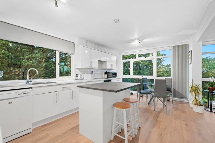 3 Bedroom Apartment For Sale In Beechcroft Manor, Weybridge, KT13