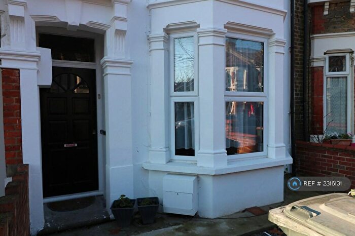 2 Bedroom Flat To Rent In Lucas Avenue, London, E13