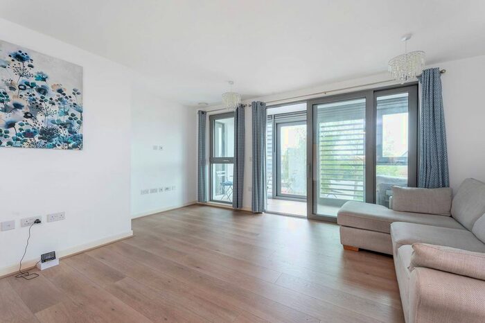 2 Bedroom Flat To Rent In Westgate House, Brentford, TW8