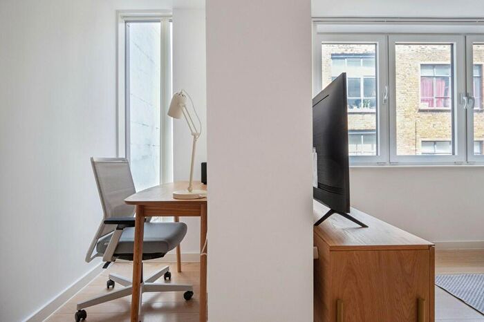 2 Bedroom Apartment To Rent In Britannia Walk, London, N1