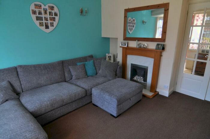 2 Bedroom Semi-Detached House To Rent In Kingsway, Wombwell, S73