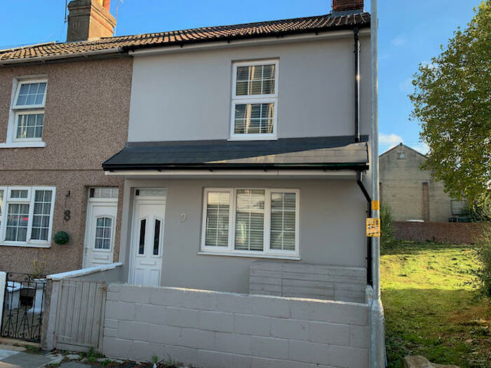 2 Bedroom End Of Terrace House To Rent In Percy Street, Swindon, Wiltshire, SN2