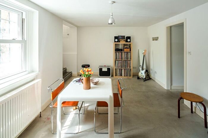 1 Bedroom Flat For Sale In New Cross Road, London, SE14
