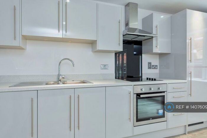 2 Bedroom Flat To Rent In Sycamore Court, Luton, LU2