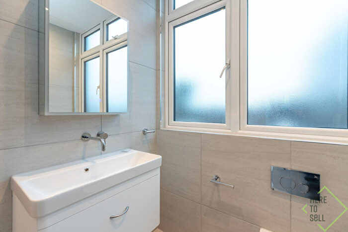 1 Bedroom Flat To Rent In Solent Lodge, Green Lanes, Palmers Green, London, N13