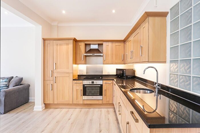 2 Bedroom Flat To Rent In Kings Road, Chelsea, London, SW3