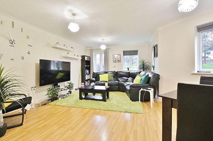 2 Bedroom Flat For Sale In Elizabeth Gardens, Isleworth, TW7
