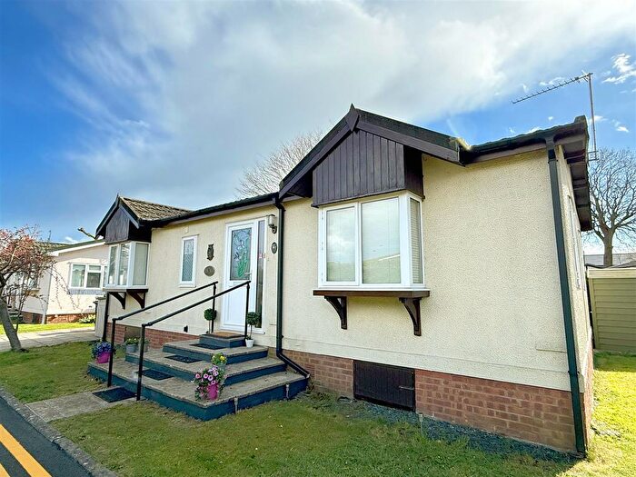 2 Bedroom Park Home For Sale In Willows Riverside Park, Windsor, SL4