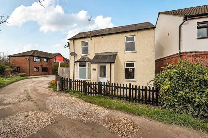 2 Bedroom Detached House For Sale In Newbury, Berkshire, RG14