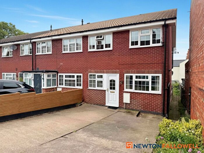 3 Bedroom End Of Terrace House For Sale In Barnby Gate, Newark, NG24