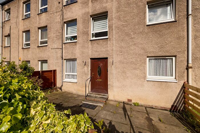 2 Bedroom Flat For Sale In / Hamburgh Place, Newhaven, EH6