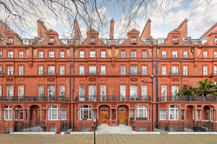 2 Bedroom Flat For Sale In Pont Street, London, SW1X